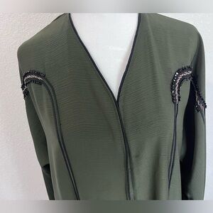 Elegant Olive Green Open Abaya – Chic & Sophisticated